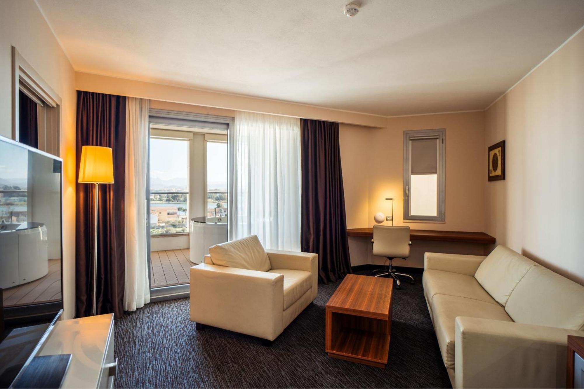 Delta Hotels By Marriott Olbia Sardinia Екстериор снимка
